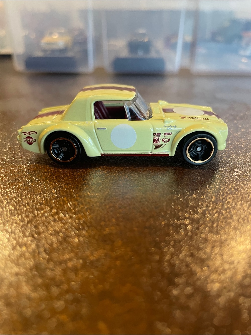 HOT WHEELS Fairlady 2000 (Cream Yellow Version)